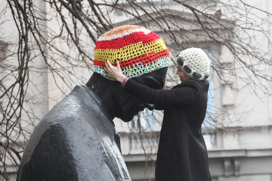 Sanja Đurić isplela je kapu Nikoli Tesli