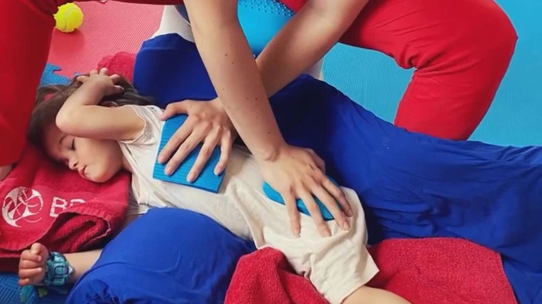 Maši su preko potrebne fizikalne terapije, rad sa logopedom i defektologom