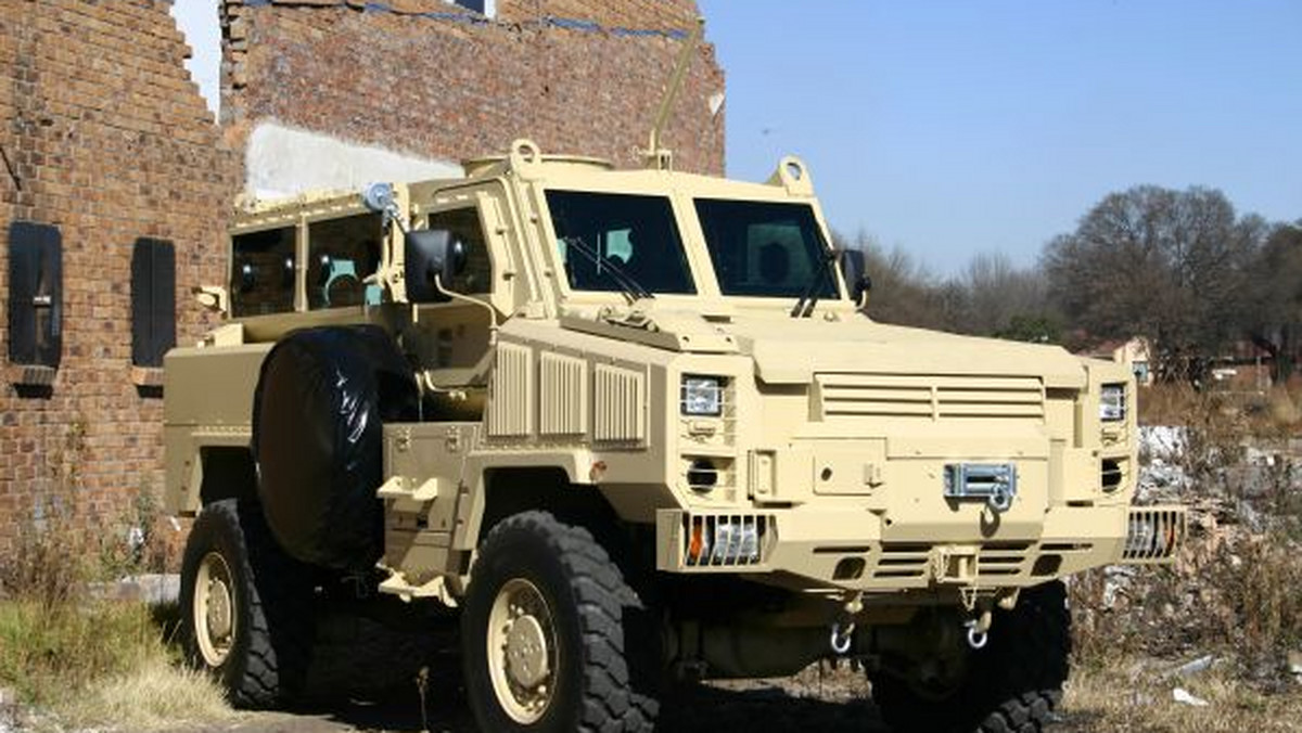 Grupa Bumar i Navistar Defense, amerykańska firma produkująca m.in. pojazdy dla wojska o zwiększonej odporności na miny, podpisały we wtorek w Sulejówku porozumienie o współpracy przy produkcji i dystrybucji wozów tej klasy.