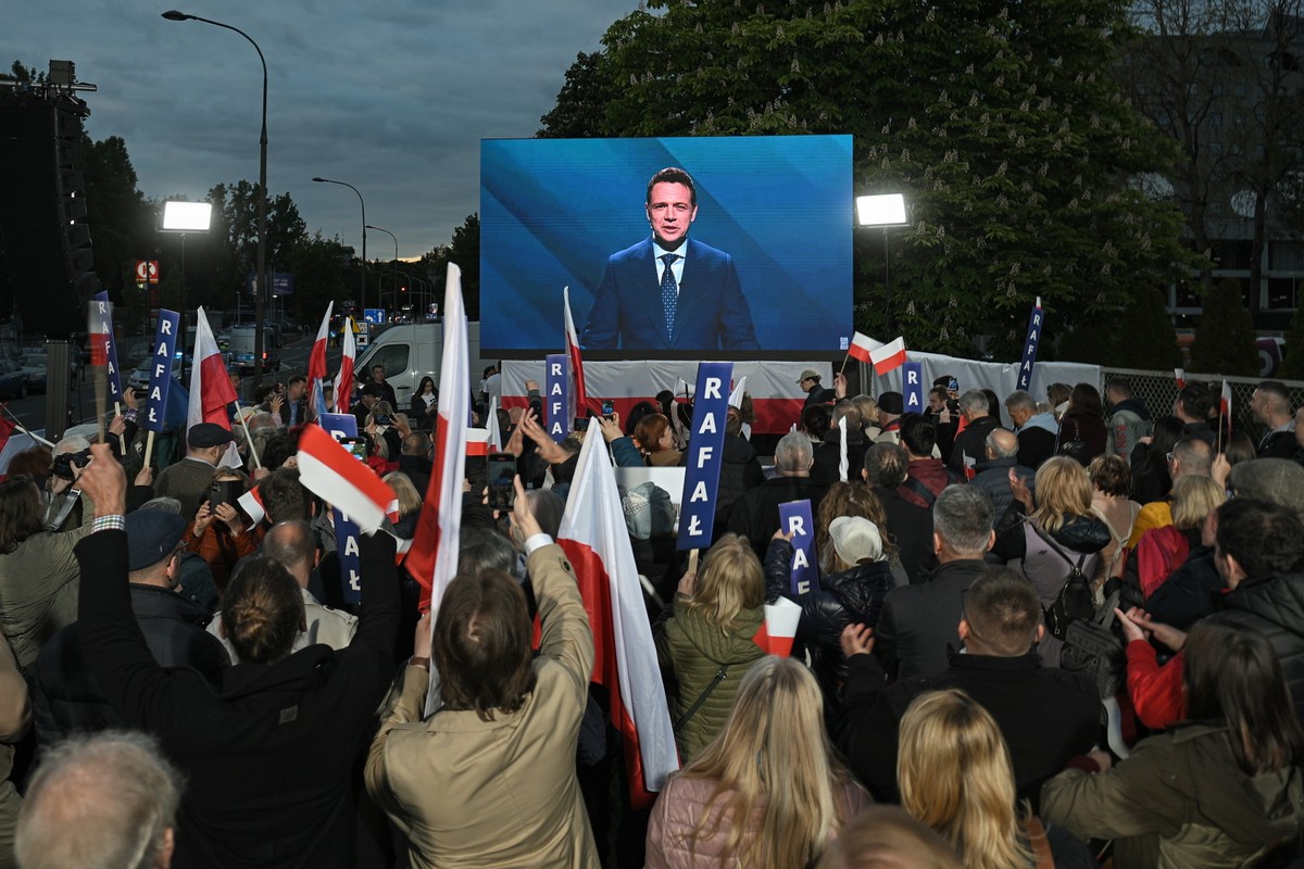 "Jeśli w boju o drugą turę zostało realnie dwóch kandydatów, ale tylko jeden z nich jest uczciwy, to wybór powinien być prosty" - ocenił premier Donald Tusk na platformie X