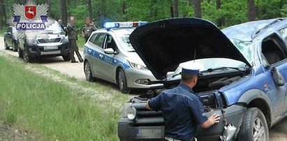 Tragiczny wypadek w lesie. Po dachowaniu zginął kierowca