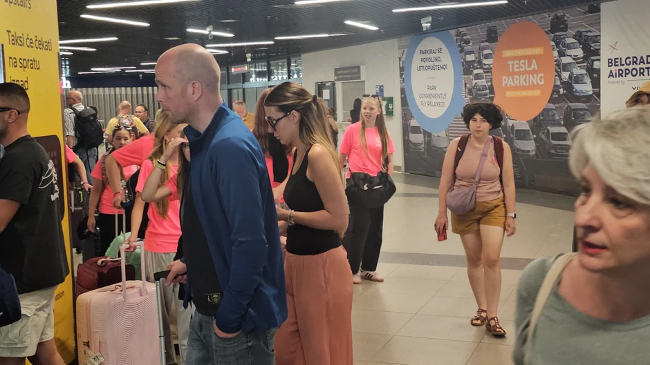 Anastasija Ražnatović na aerodromu