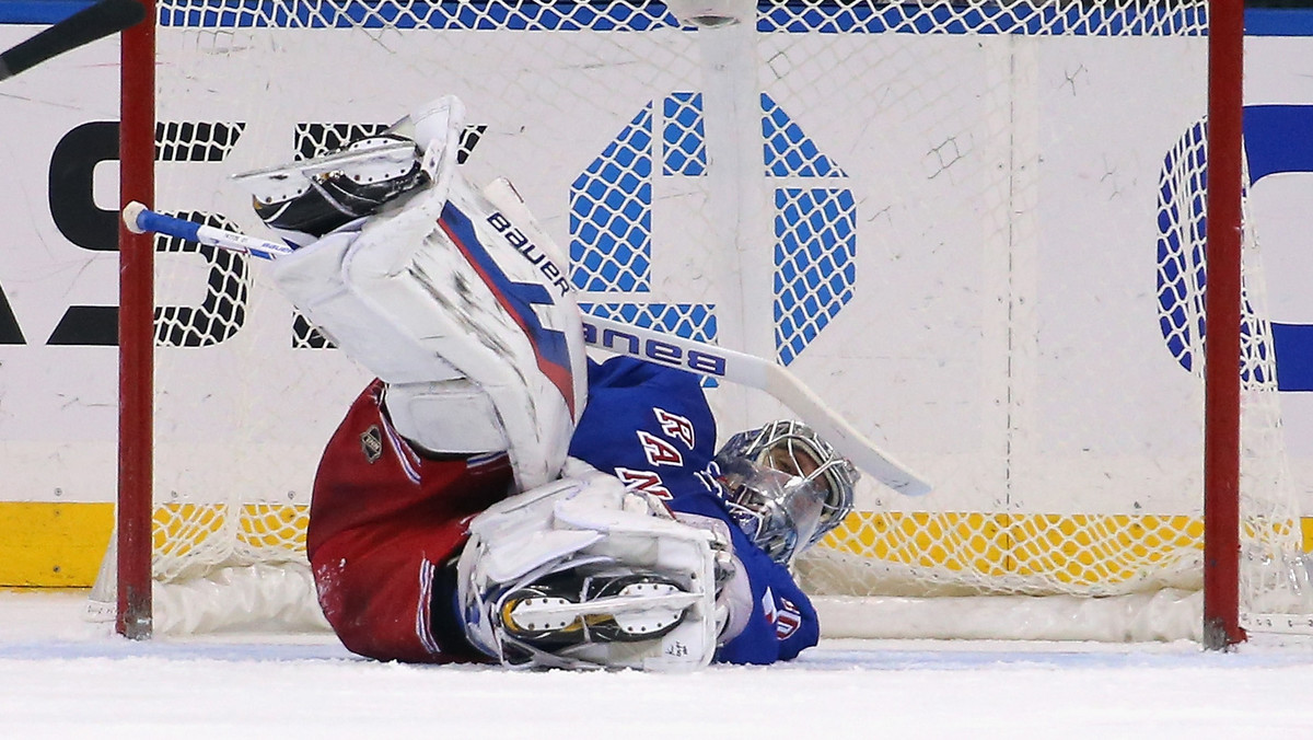 New York Rangers przegrali z Nashville Predators 3:5 i była to dla nich czwarta porażka w pięciu ostatnich spotkaniach. Henrik Lundqvist wpuścił wszystkich pięć goli, co w ostatnim czasie nie jest dla niego nowością.