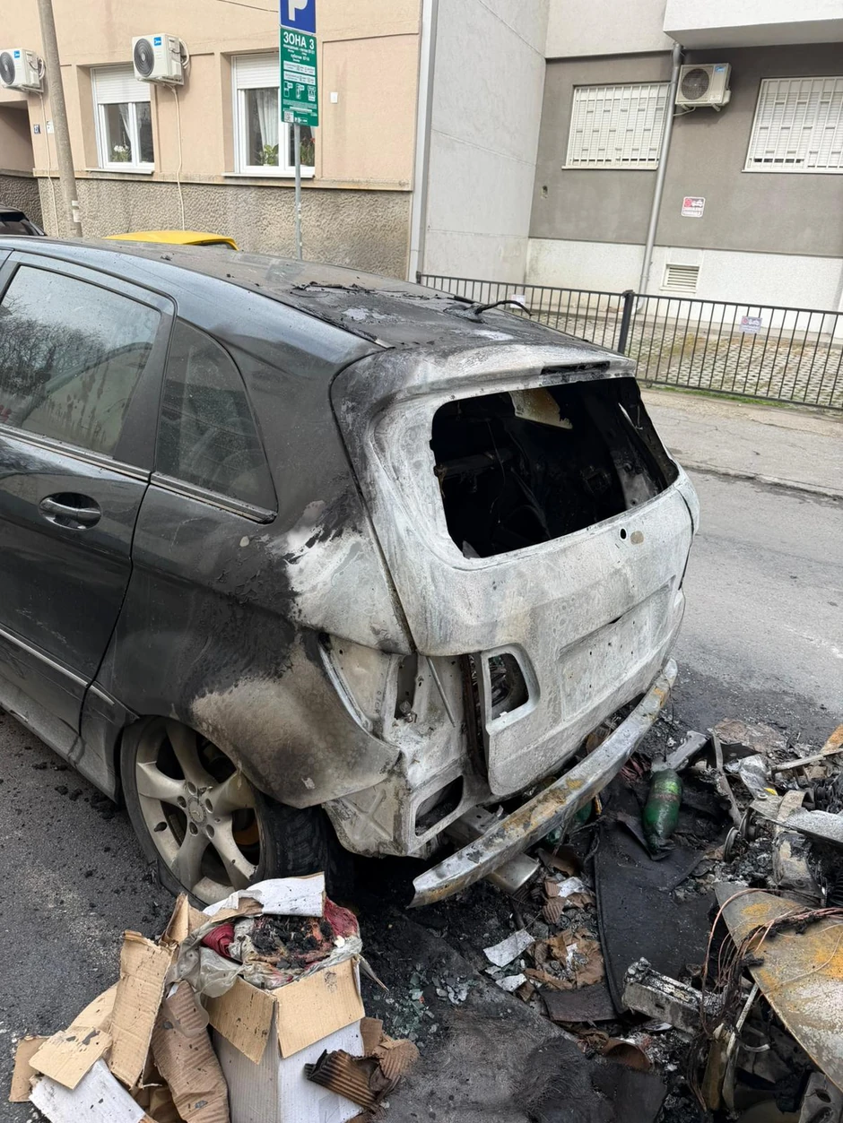 Zapaljen automobil na Vračaru