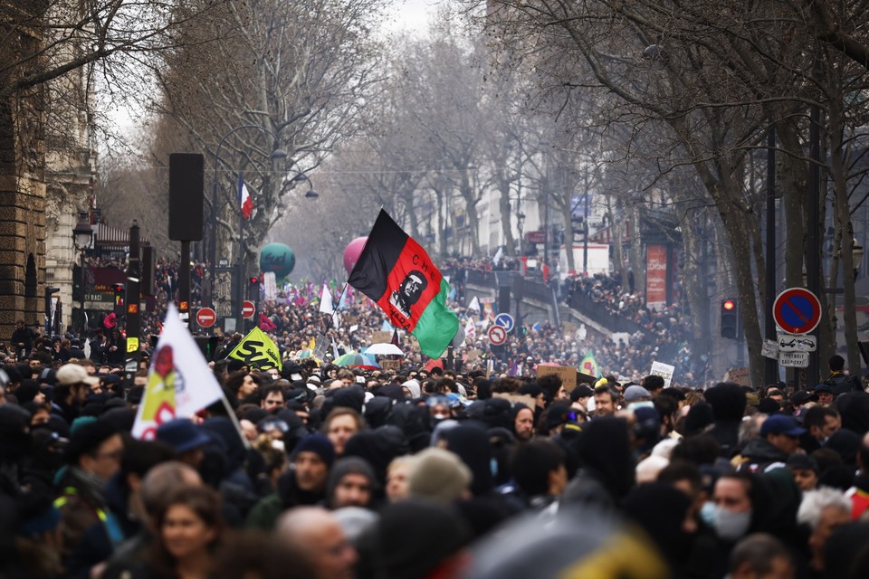 Fala protestów przetacza się przez Francję. Gwałtowne starcia z policją