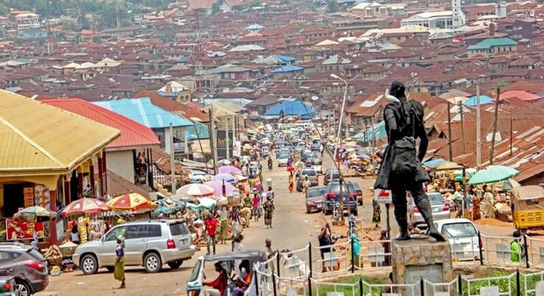 Hoodlums' clash in Ibadan leaves one killed, 5 injured. [guardian]