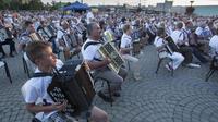 104 akordeonistów zagrało na stulecie Dąbrowy