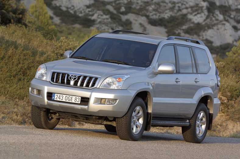 Czy Toyota Land Cruiser 120 ma same zalety?