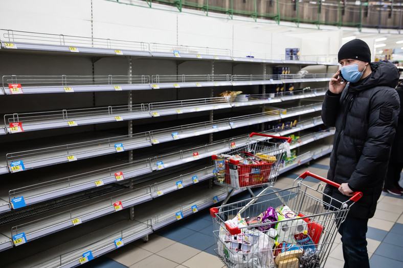 Puste półki w supermarketach, Kijów 9 marca 