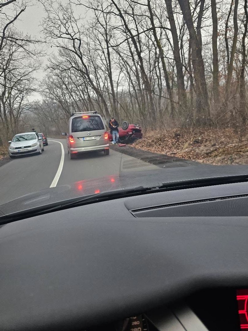 Prevrtanje automobila na krov u Velikoj Moštanici
