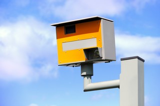 Im więcej zarabiasz, tym wyższy mandat zapłacisz. Za przekroczenie prędkości o 27 km/h grozi 400 tys. zł grzywny