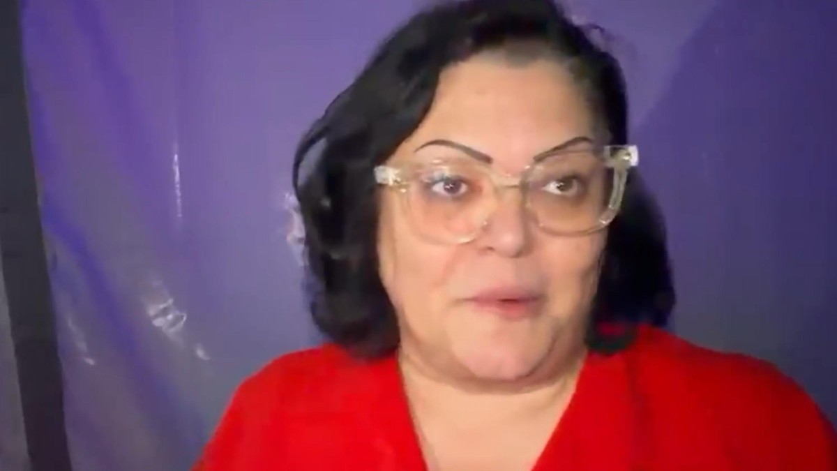 "ZVEKNULA SAM GA, IMAO JE 120 KILA" Bojana Barjaktarević fizčki nasrnula na gosta na nastupu da spasi koleginicu, pa priznala: "Ja sam prvi put na Šbačkom vašaru" (Video)