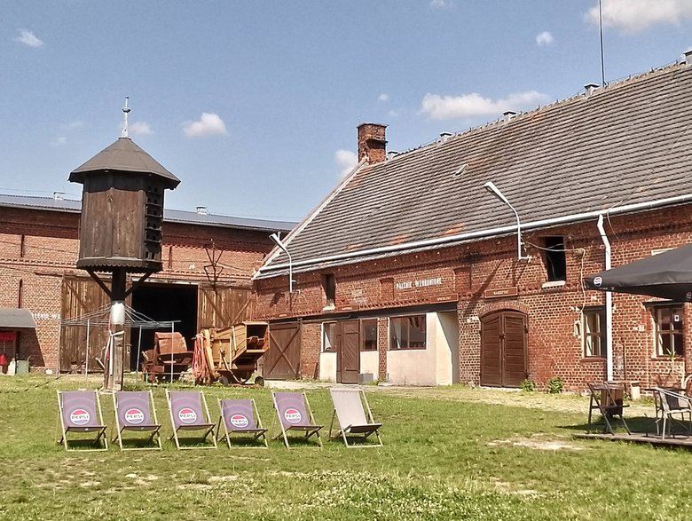 Zabudowania folwarczne