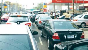 The fuel scarcity situation within Lagos metropolis showed that only a few filling stations were selling, with long queues in most parts