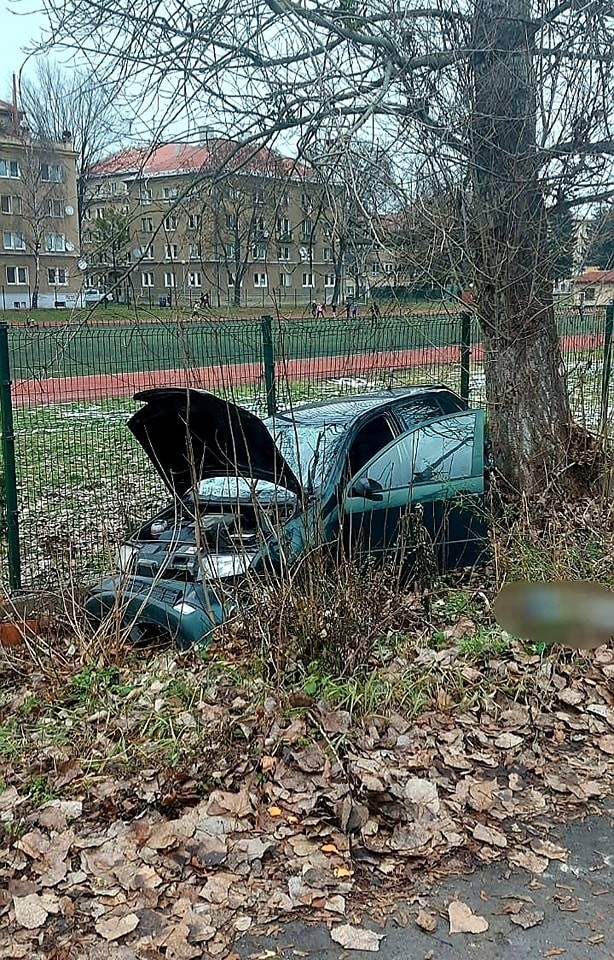 Vodič pri úteku pred políciou zrazil v Banskej Bystrici chodcov.