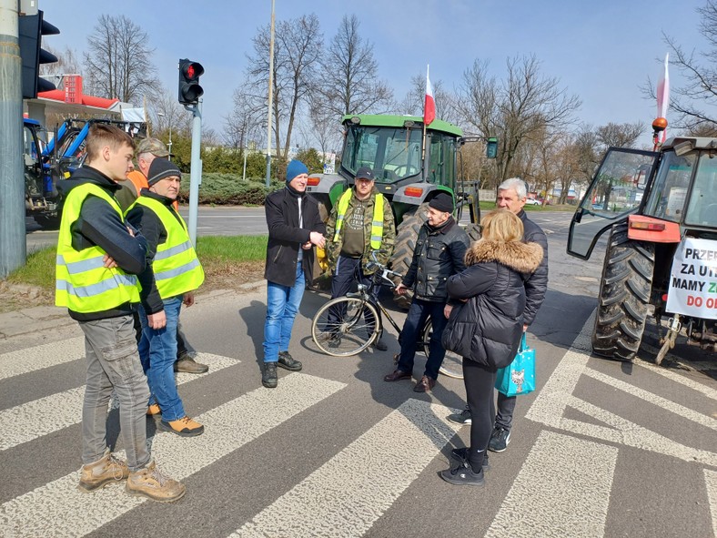 Rolnicy w dyskusjach z mieszkańcami osiedla Teofilów w Łodzi