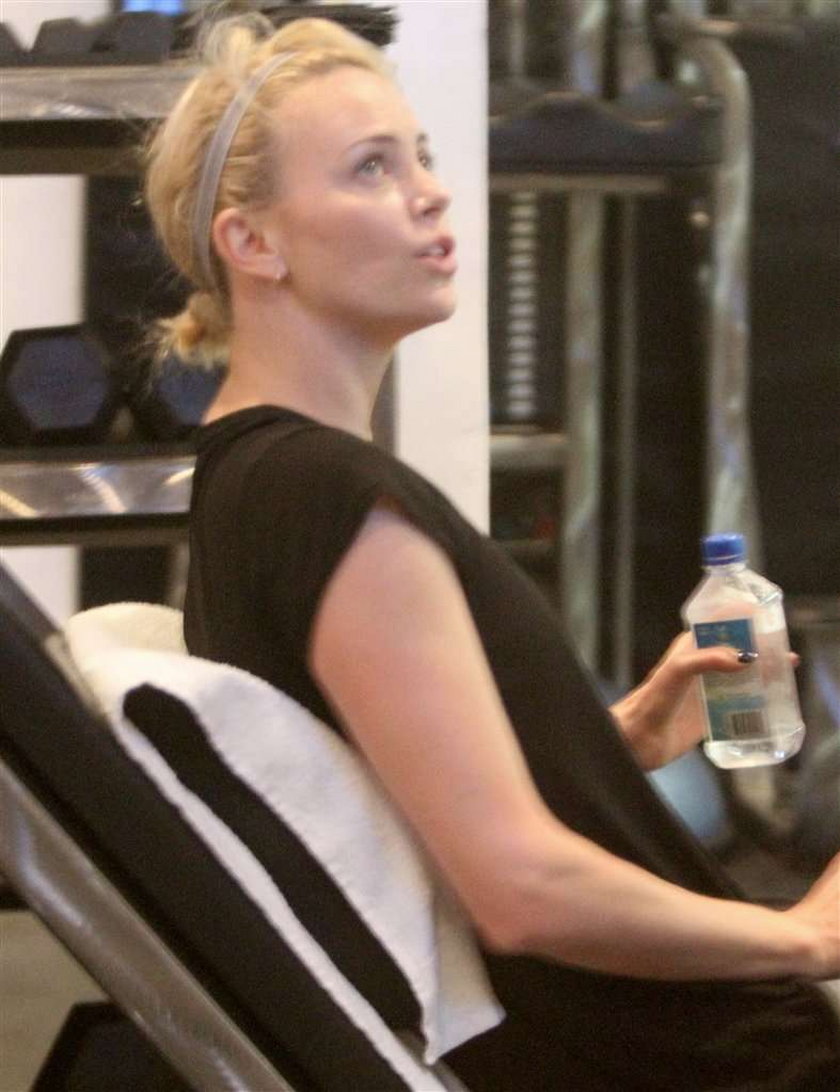 Charlize Theron ćwiczy bo jest wolna