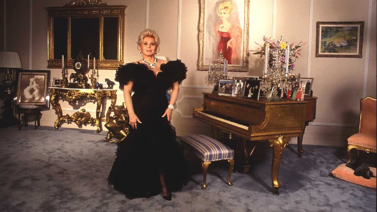  Zsa Zsa Gabor w swojej posiadłości w Bel Air, 1993 r. 