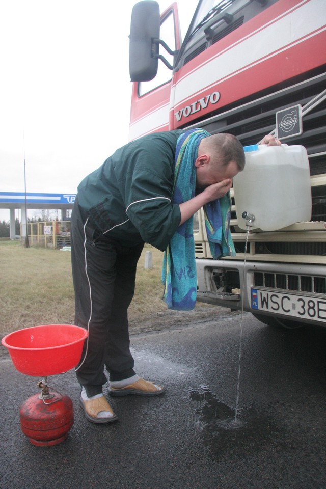 2 DOROHUSK GRANICA PROTEST BLOKADA KOLEJKI