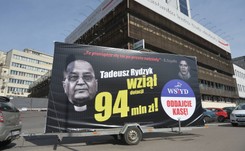 'Tadeusz Rydzyk wziął dotacji 94 mln zł'. Prokuratura: Nie będzie dochodzenia ws. billboardów PO