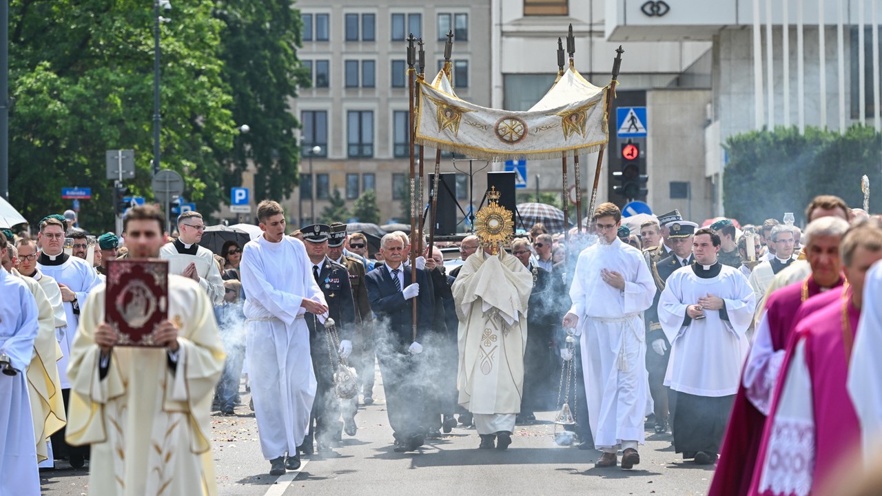 Boże Ciało w stolicy. Liczne procesje i utrudnienia w ruchu