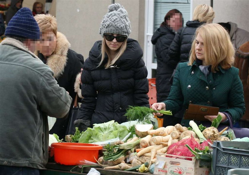 Kasia i Małgorzata Tusk. Modne nawet na targu