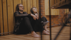 Ania Karwan i Leszek Możdżer razem po raz drugi. Zobacz teledysk do piosenki "Kiedy mrugam"