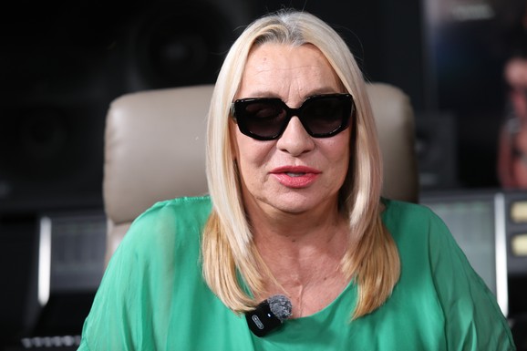 "KRITIKOVALI SMO JE ŠTO RADI BOLESNA" Progovorile komšije Vesne Zmijnac: Otkrili kako se pevačica ponaša i kako živi