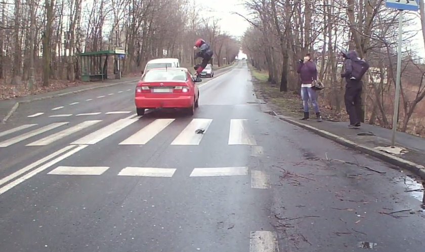 Kierowca nissana zabił na pasach przechodnia