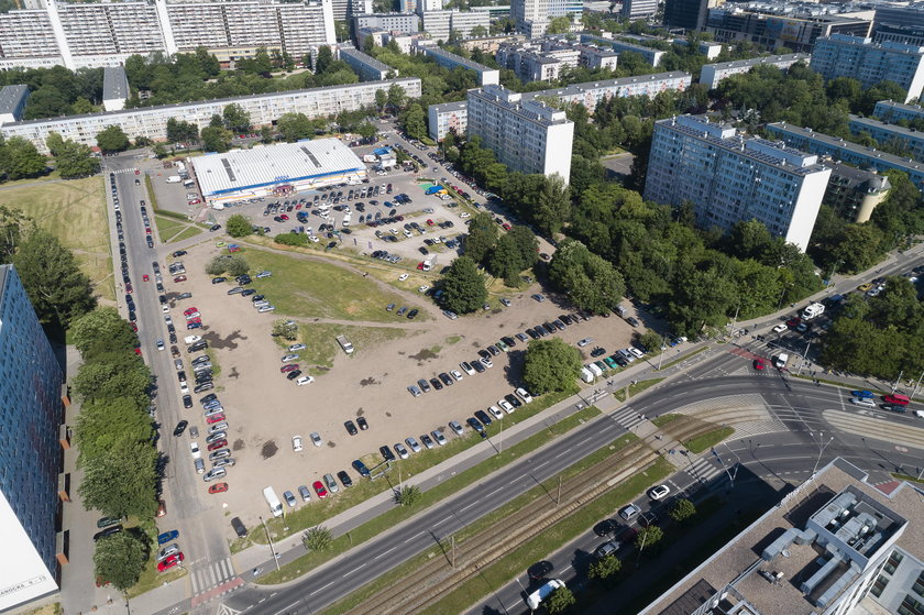 Dziki parking zamienił się w park