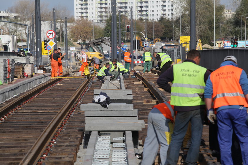 Ratusz chwali się budową linii tramwajowych, które obiecał w 2006 roku. 