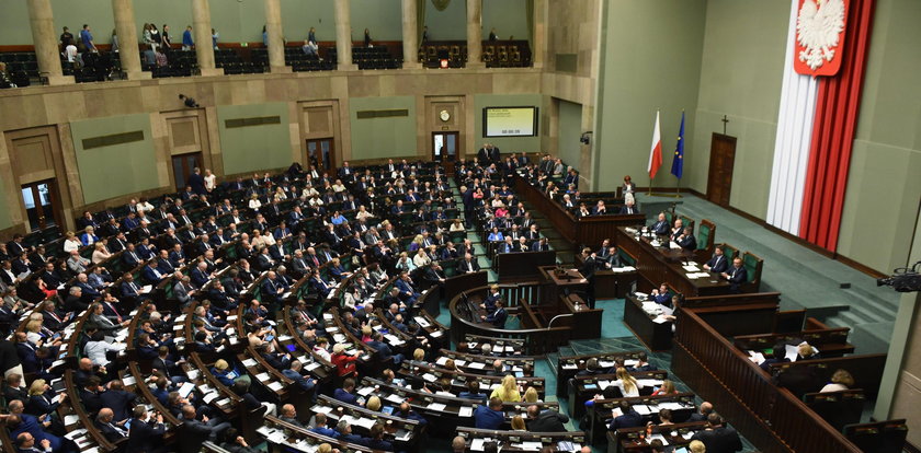 Sejm przyjął ustawę o TK autorstwa PiS. Poprawki opozycji odrzucone