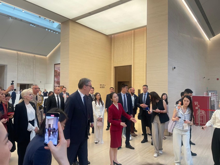 Vučić u poseti muzeju