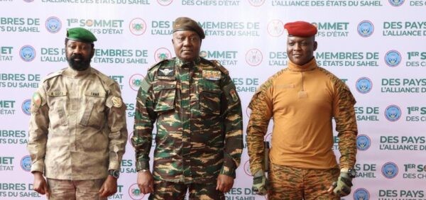 Le général Tiani, le colonel Goïta et le capitaine Traoré de l'AES