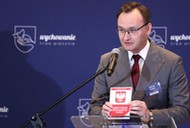 Rzecznik Praw Dziecka Mikołaj Pawlak podczas konferencji prasowej w Warszawie po prezentacji wyników ogólnopolskiego badania Rzecznika Praw Dziecka na temat jakość życia dzieci i młodzieży w Polsce 2021.