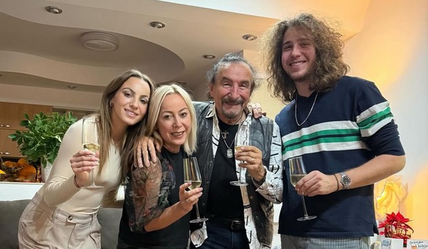 Željko Bebek sa porodicom