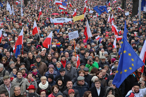 Manifestacja KOD ludzie