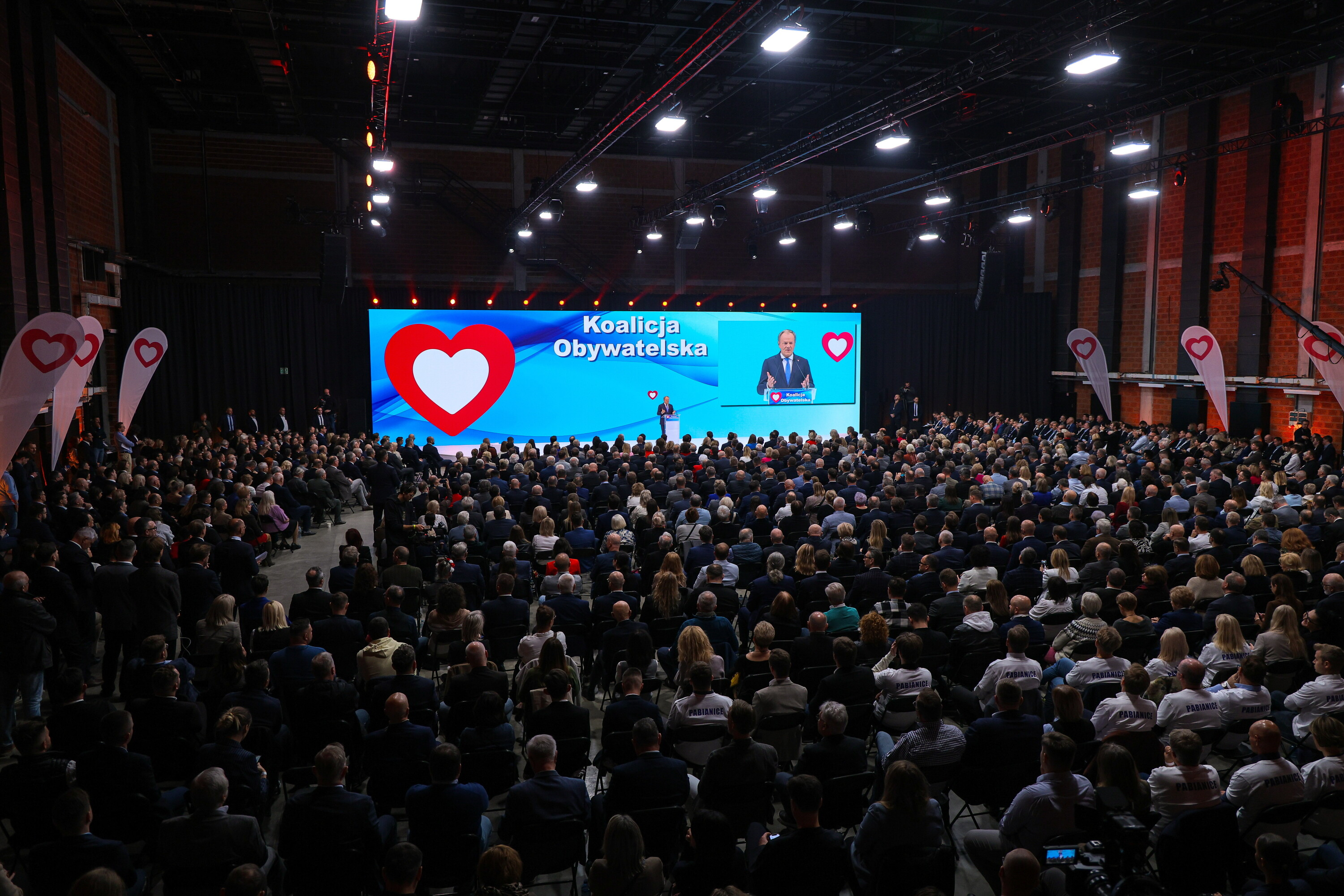 Prof. Kik ostrzega: PiS i KO pogłębiają polaryzację