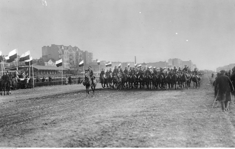Formacje konne w II RP stanowiły podstawę armii. Nie mogło ich zabraknąć podczas obchodów 11 listopada.