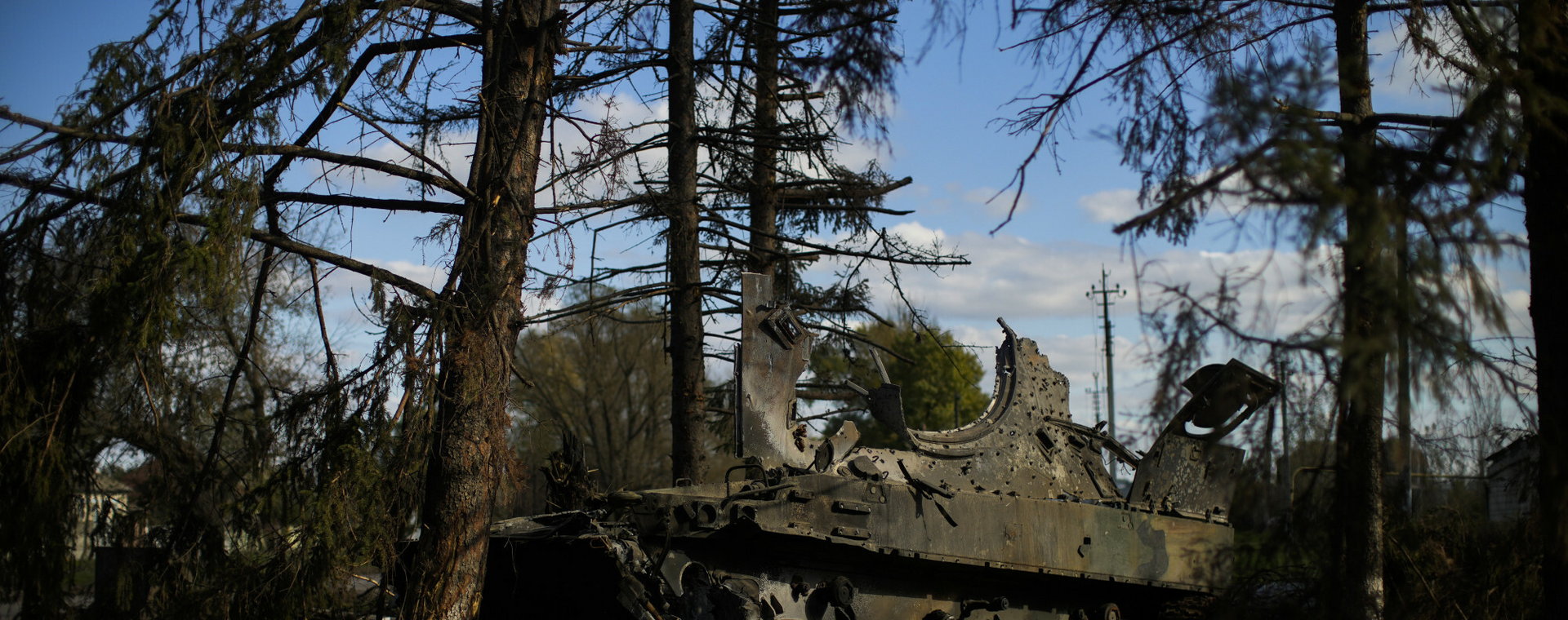 Zniszczony rosyjski czołg w Ukrainie (16 października, 2022 r.).