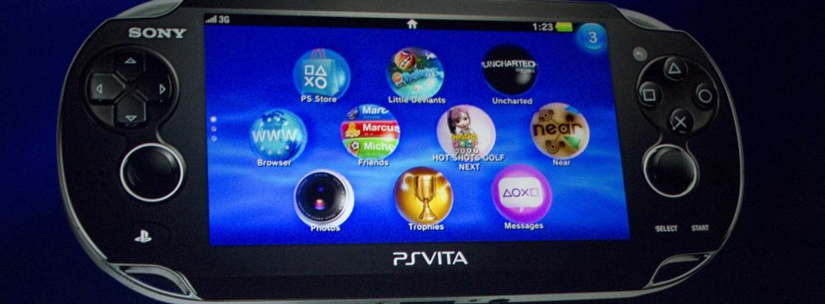Kazuo Hirai, prezes Sony Computer Entertainment, prezentuje PlayStation Vita - nową przenośną stację gier wideo, podczas Electronic Entertainment Expo E3 w Los Angeles, USA.