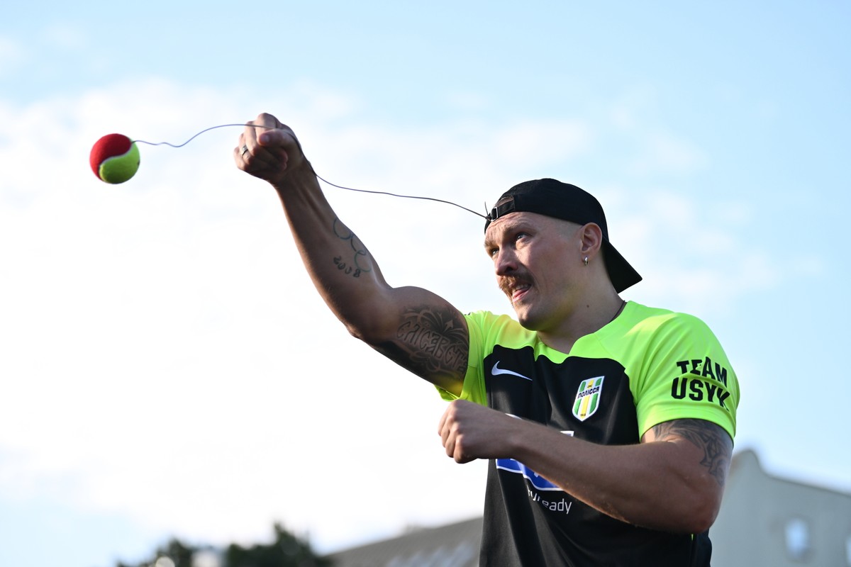 Oleksander Usyk podczas treningu medialnego we Wrocławiu