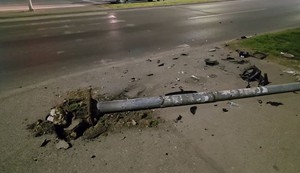 Taksista autom oborio semafor u Novom Sadu