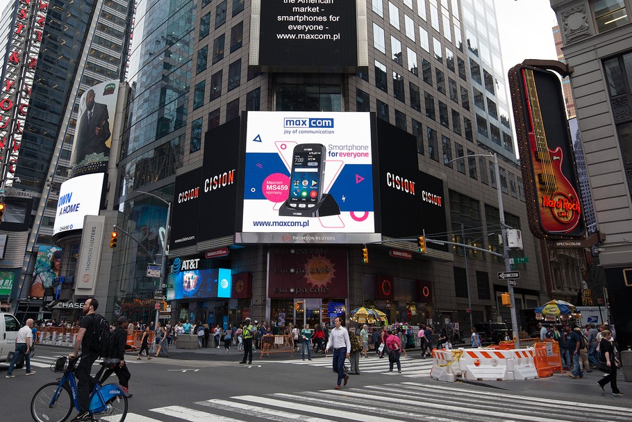 Reklama Maxcom na Times Square w Nowym Jorku