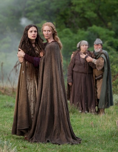 Cynthia Nixon i Charlotte Riley w filmie 'Świat bez końca'