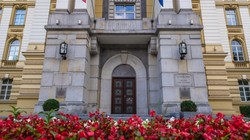 "Pojawia się kolejne źródełko dla tłustych kotów". Posłowie KO chcą kontroli NIK w KPRM