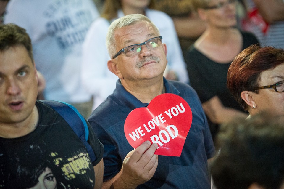 Publiczność na koncercie Roda Stewarta w Atlas Arenie w Łodzi