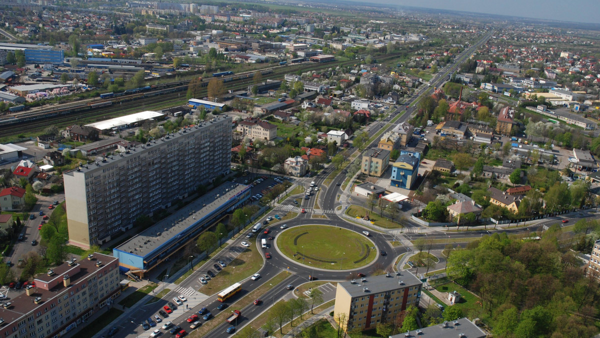 Prawie 30 mln złotych ma kosztować przebudowa ulicy Lubelskiej w Rzeszowie. Trasa będzie poszerzona, a wzdłuż niej powstaną ścieżki rowerowe. Remont ma potrwać dwa lata.