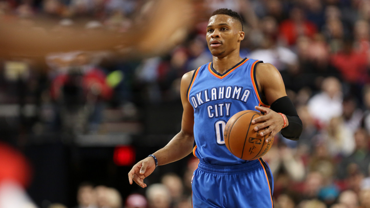 Russell Westbrook dorównał wyczynowi Michaela Jordana z 1989 roku, notując siódme triple-double z rzędu. Jego Oklahoma City Thunder przegrała jednak z Houston Rockets 99:102. To pierwsza porażka Grzmotu od sześciu kolejek.