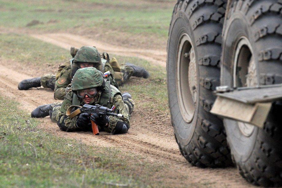 Wojska rosyjskie podczas ćwiczeń w pobliżu granicy z Czeczenią, marzec 2015 r.